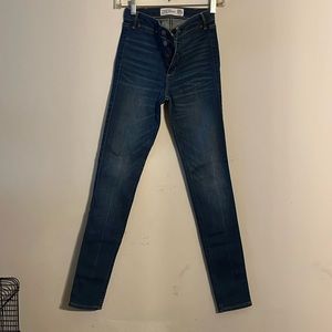 Abercrombie &fitch woman’s supper skinny highrise blue jeans. Size 00R,w24 L 31